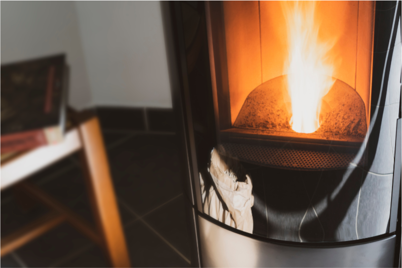 flamme-vive-poele-granule-noir